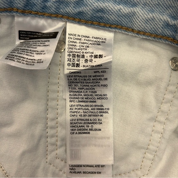 Levi's Women's 80s Mom Jeans Plus Size 18 W Light Blue Premium High Rise EUC - Picture 14 of 16